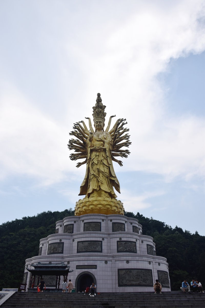 漫步星城 走街串巷（369）世界上最大的千手观音