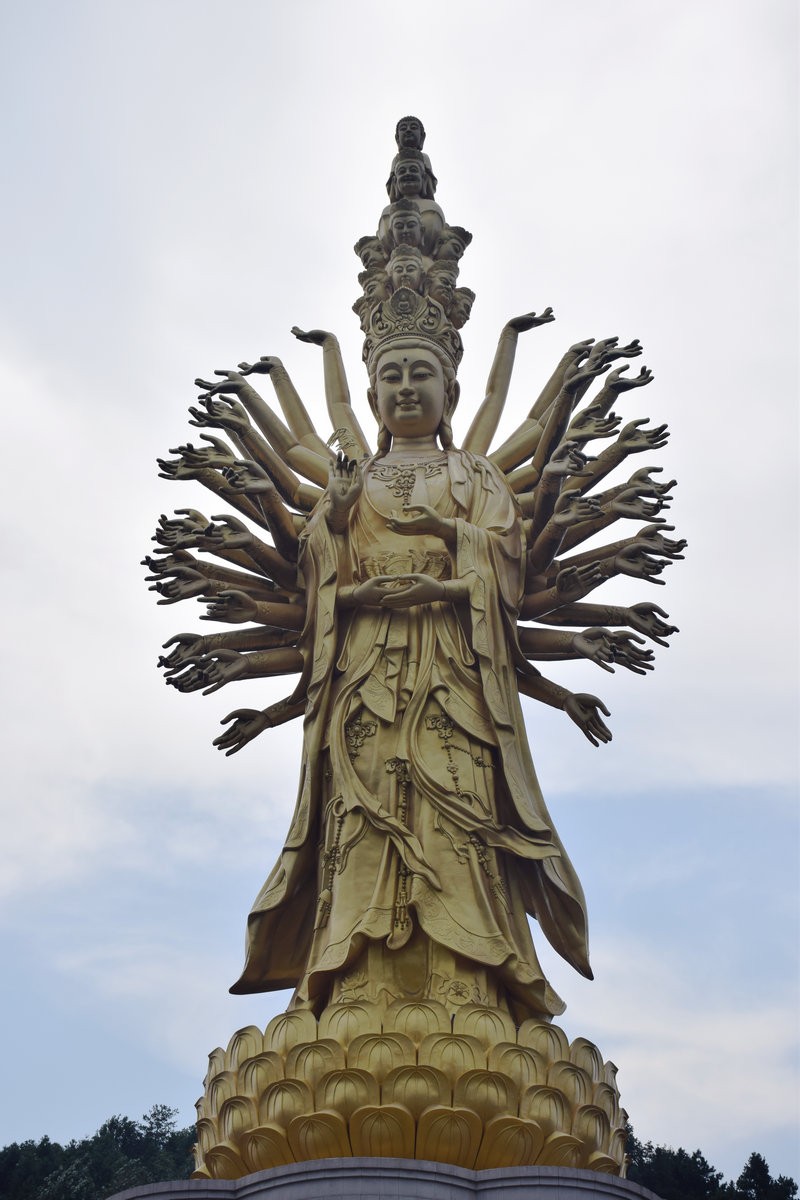 漫步星城 走街串巷（369）世界上最大的千手观音