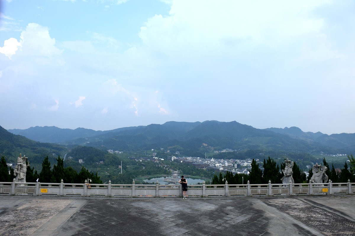 漫步星城 走街串巷（369）世界上最大的千手观音