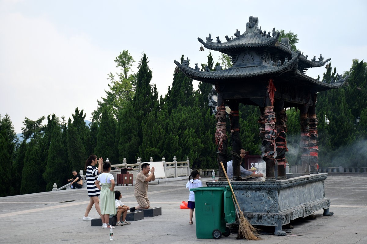 漫步星城 走街串巷（369）世界上最大的千手观音