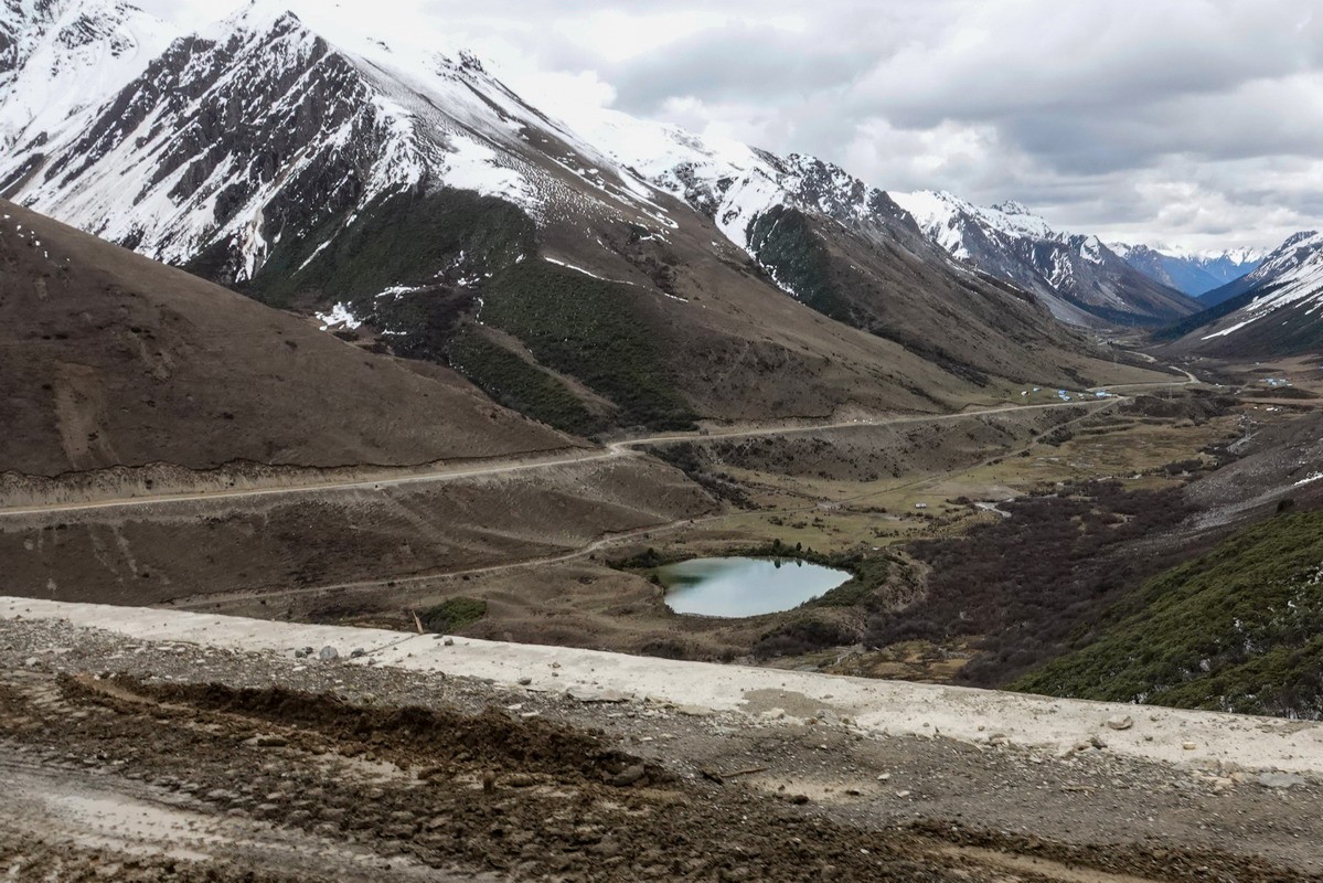 西行散论——蔡隅至蔡瓦龙公路风光