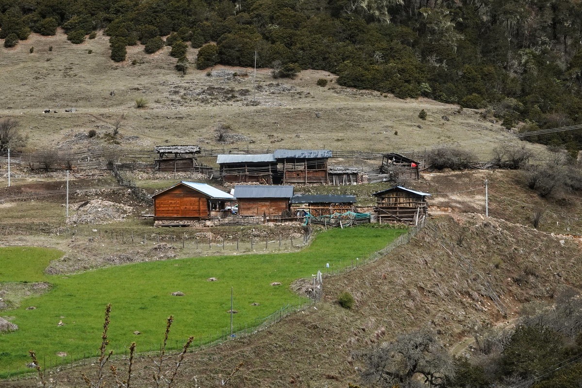 西行散论——蔡隅至蔡瓦龙公路风光