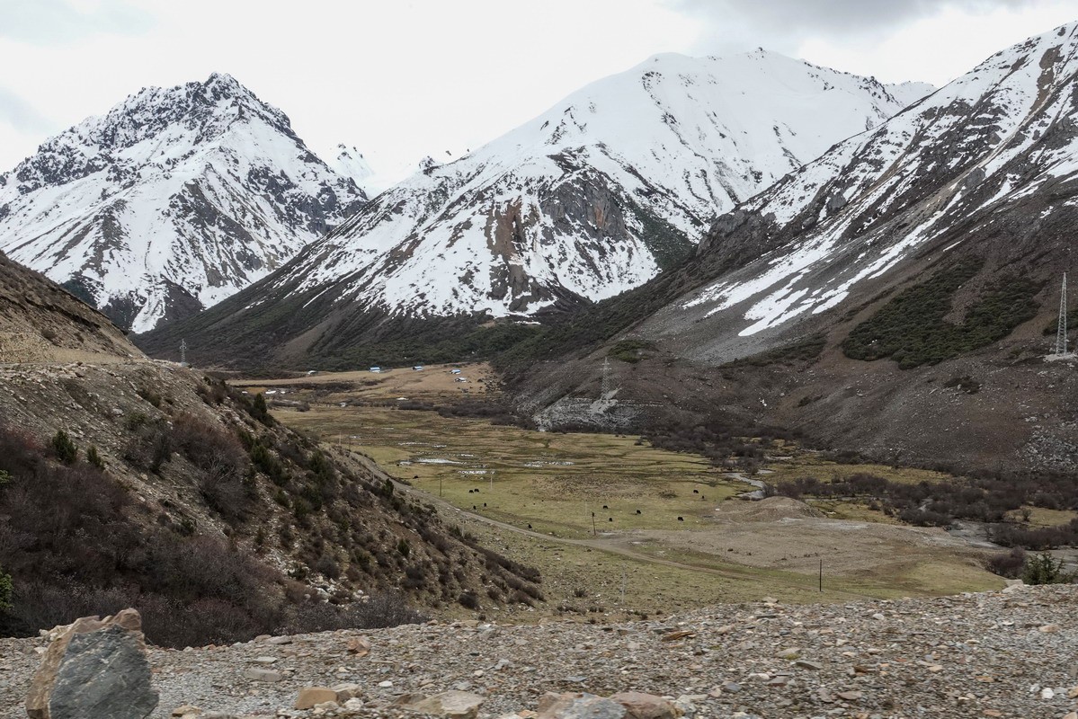西行散论——蔡隅至蔡瓦龙公路风光