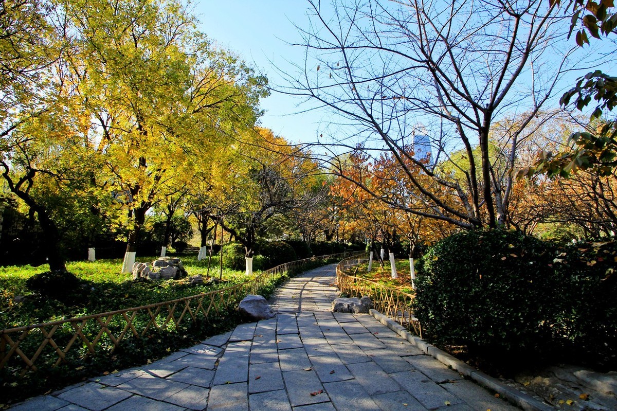 泉水清清——多彩五龙潭