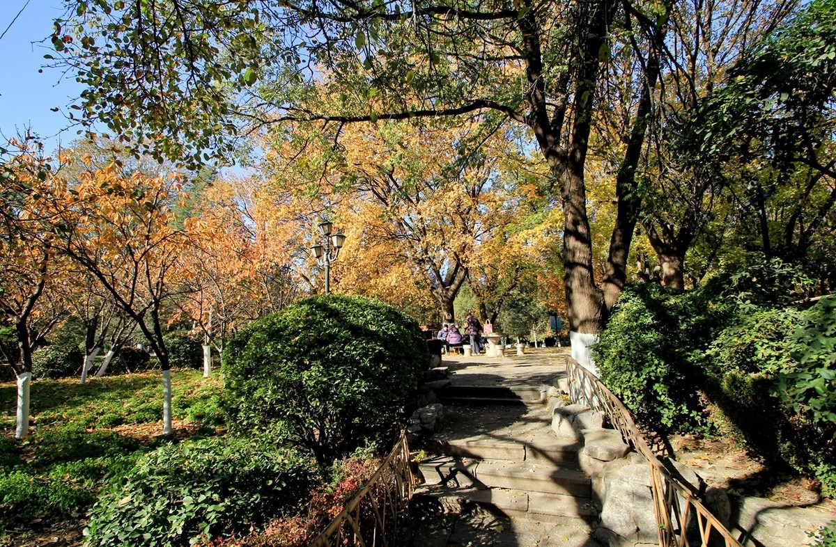 泉水清清——多彩五龙潭