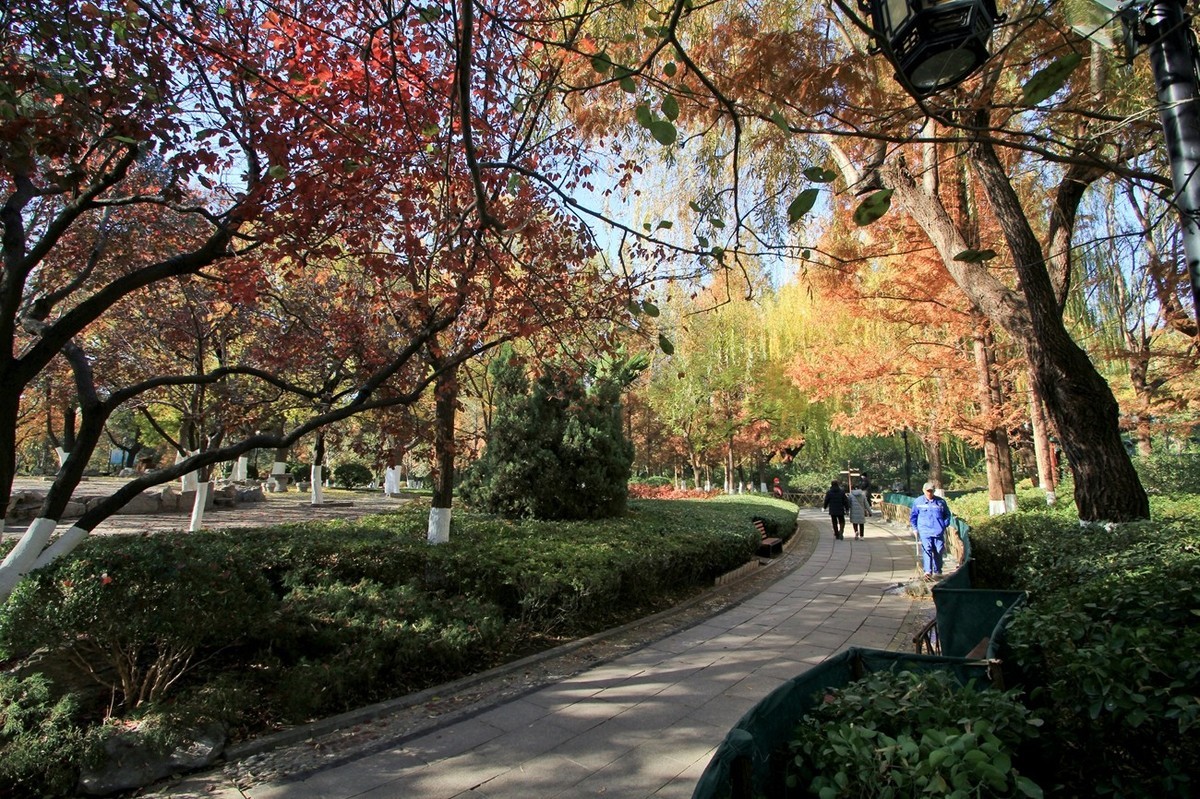 泉水清清——多彩五龙潭