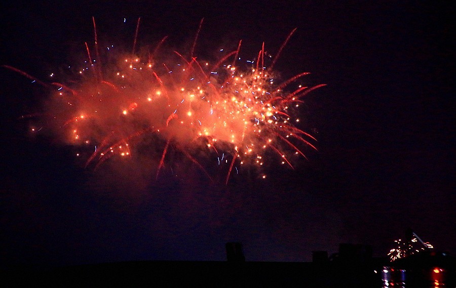 《不老松：纪实摄影》【大美河山系列报導】三游东戴河！ (19)在海边定时定点燃放焰花