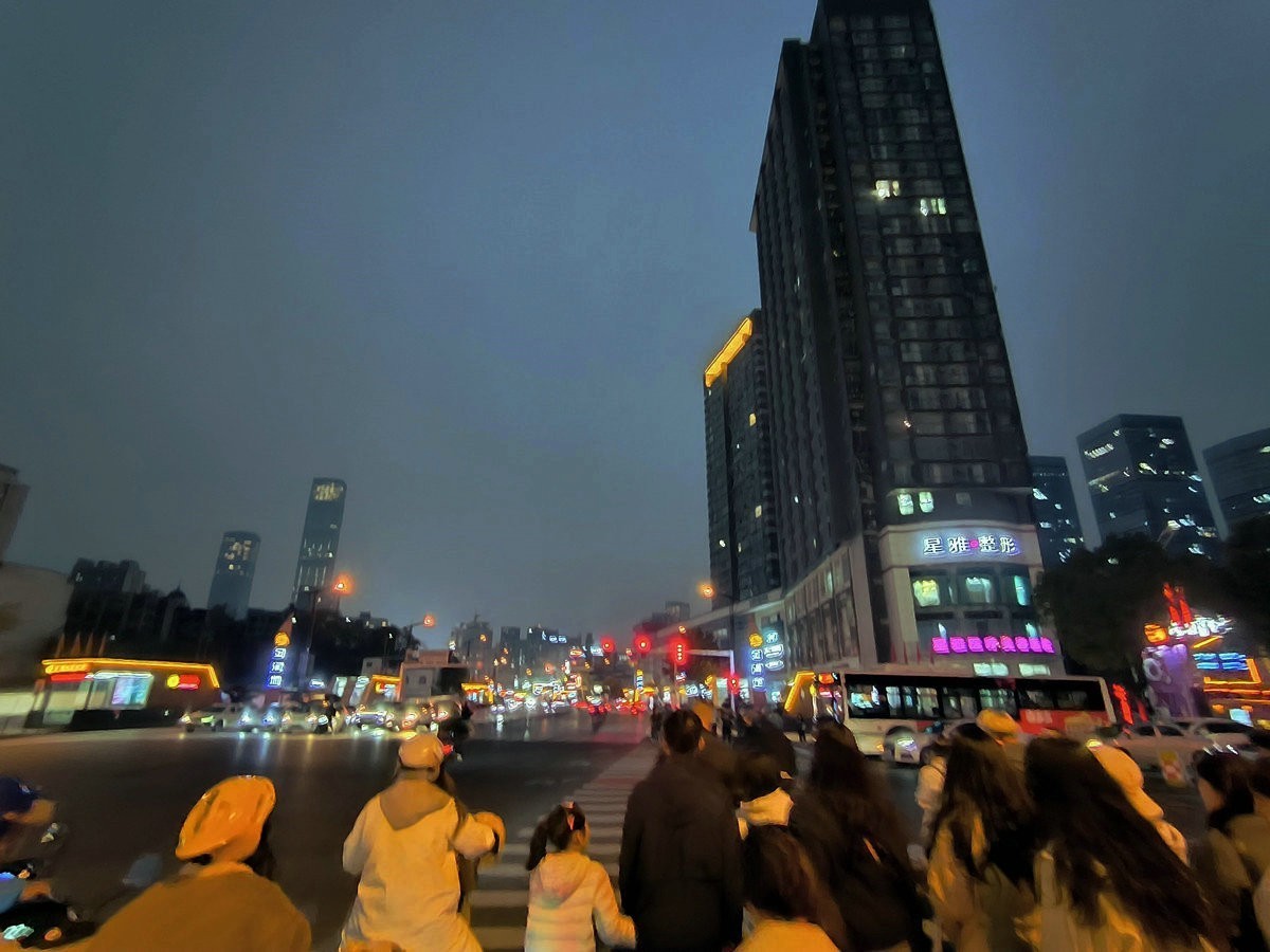 漫步星城 走街串巷（557）风吹到了长沙