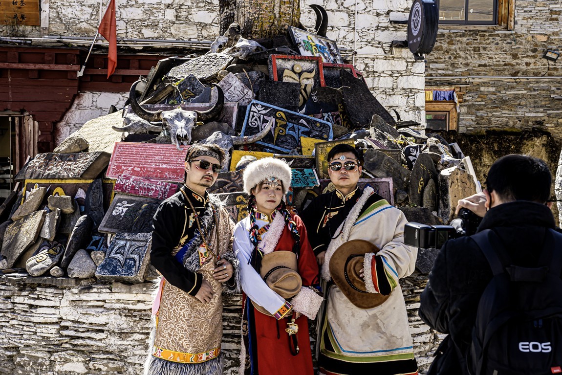 行走在318国道【26】天空之城【理塘--勒通古镇】