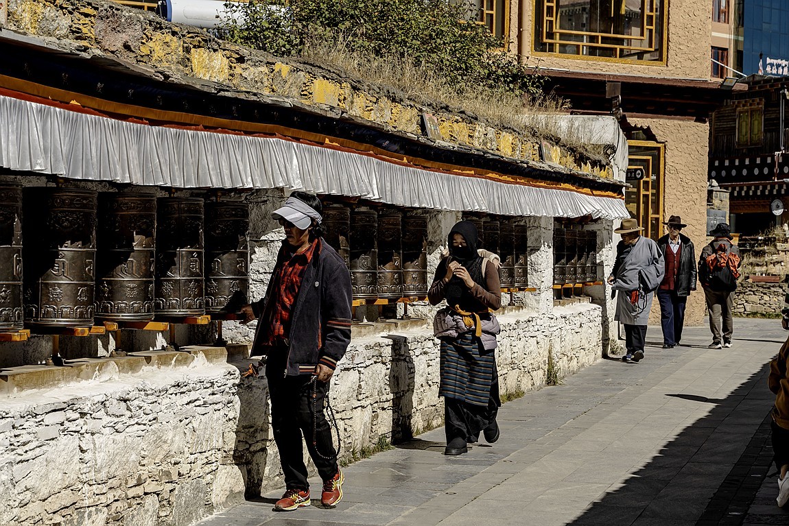 行走在318国道【26】天空之城【理塘--勒通古镇】