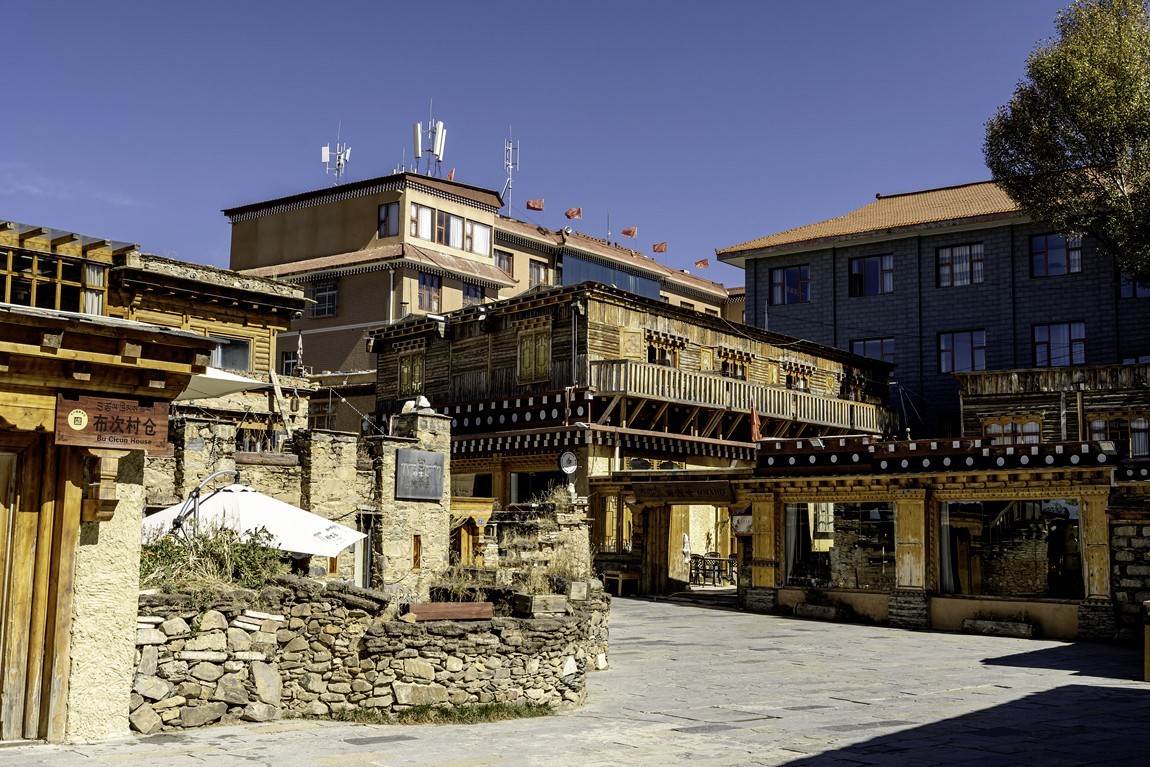 行走在318国道【26】天空之城【理塘--勒通古镇】