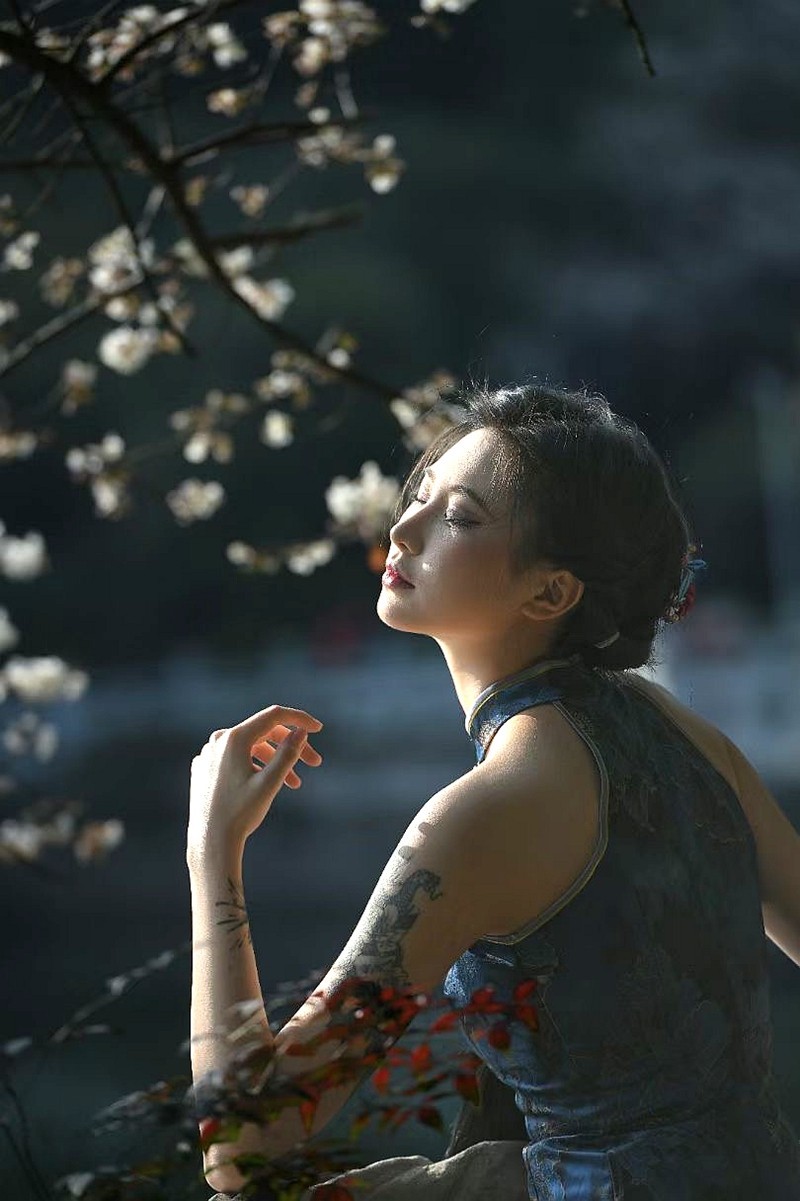 望月公园樱花湖边