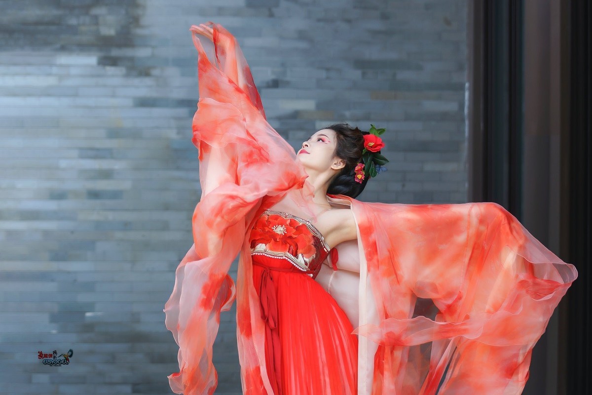 【倾城舞】---芳芳