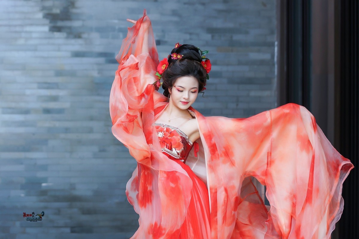 【倾城舞】---芳芳