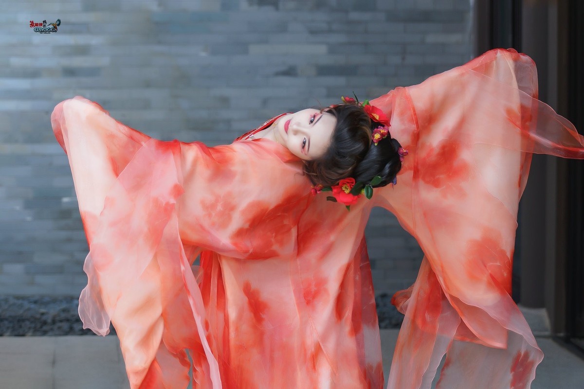 【倾城舞】---芳芳
