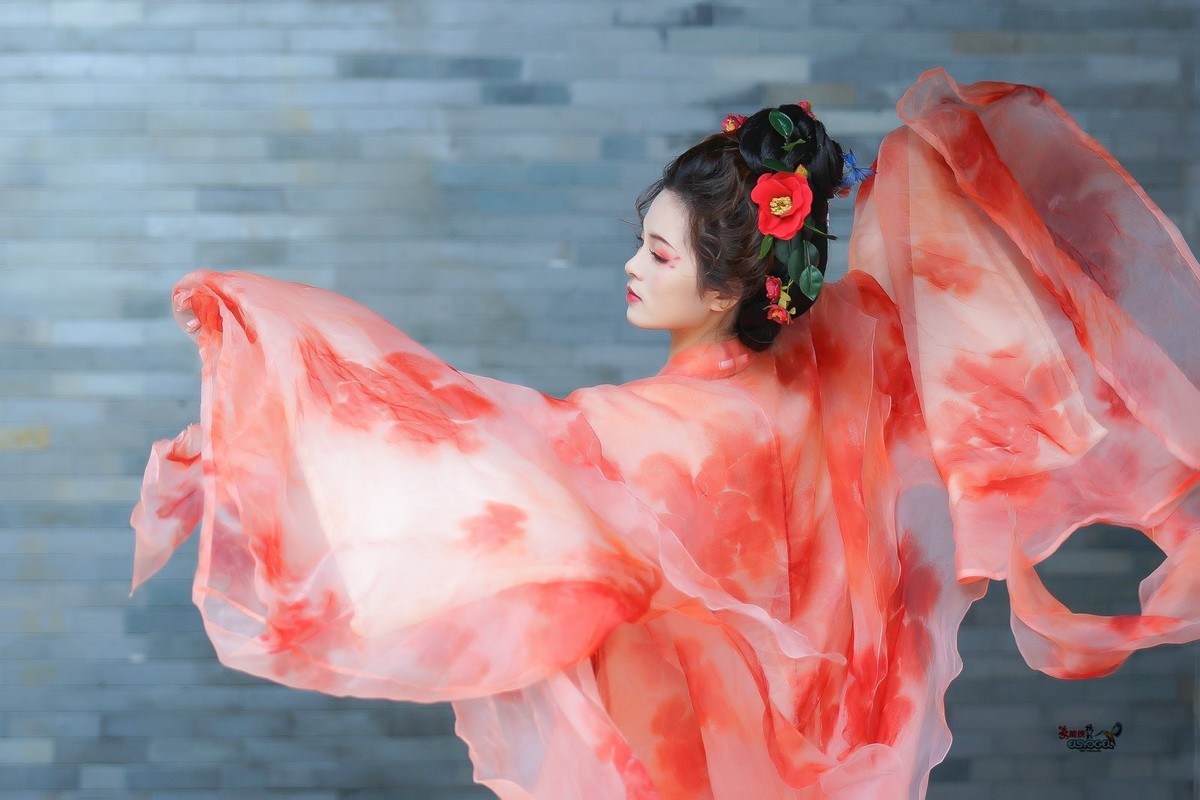 【倾城舞】---芳芳