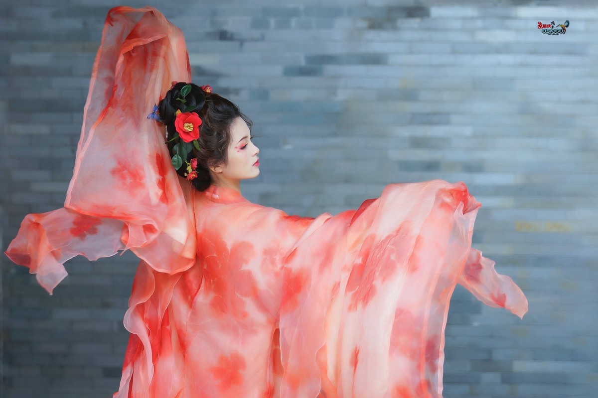 【倾城舞】---芳芳