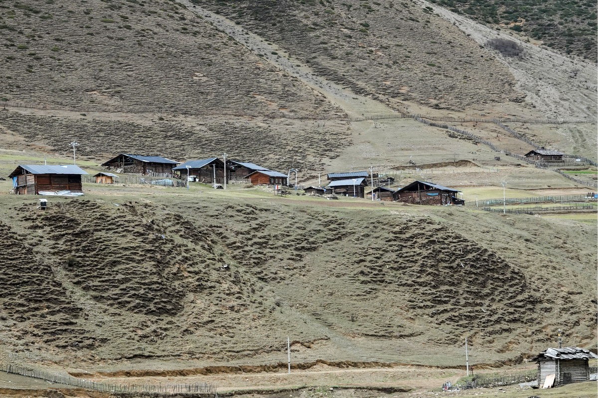 西行散论——蔡隅至蔡瓦龙公路风光