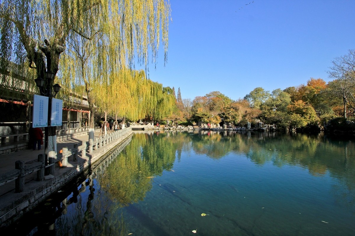 泉水清清——多彩五龙潭