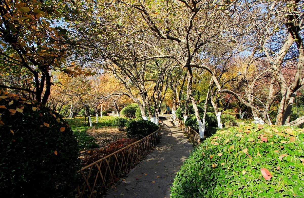 泉水清清——多彩五龙潭