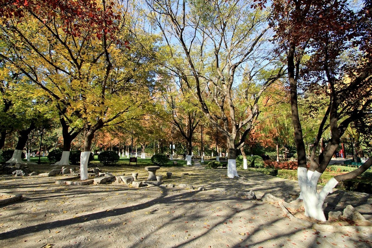 泉水清清——多彩五龙潭