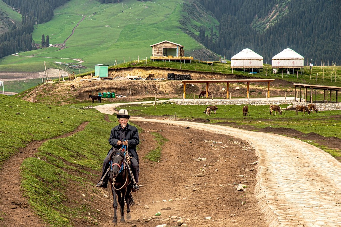 新疆行游--琼库什台返回特克斯县途中【2】