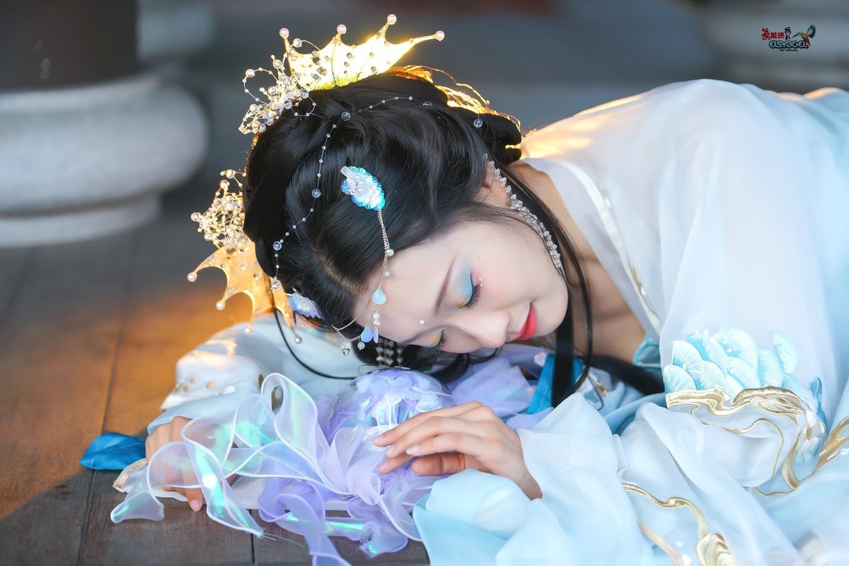 【梦幻人鱼美女】---银璐