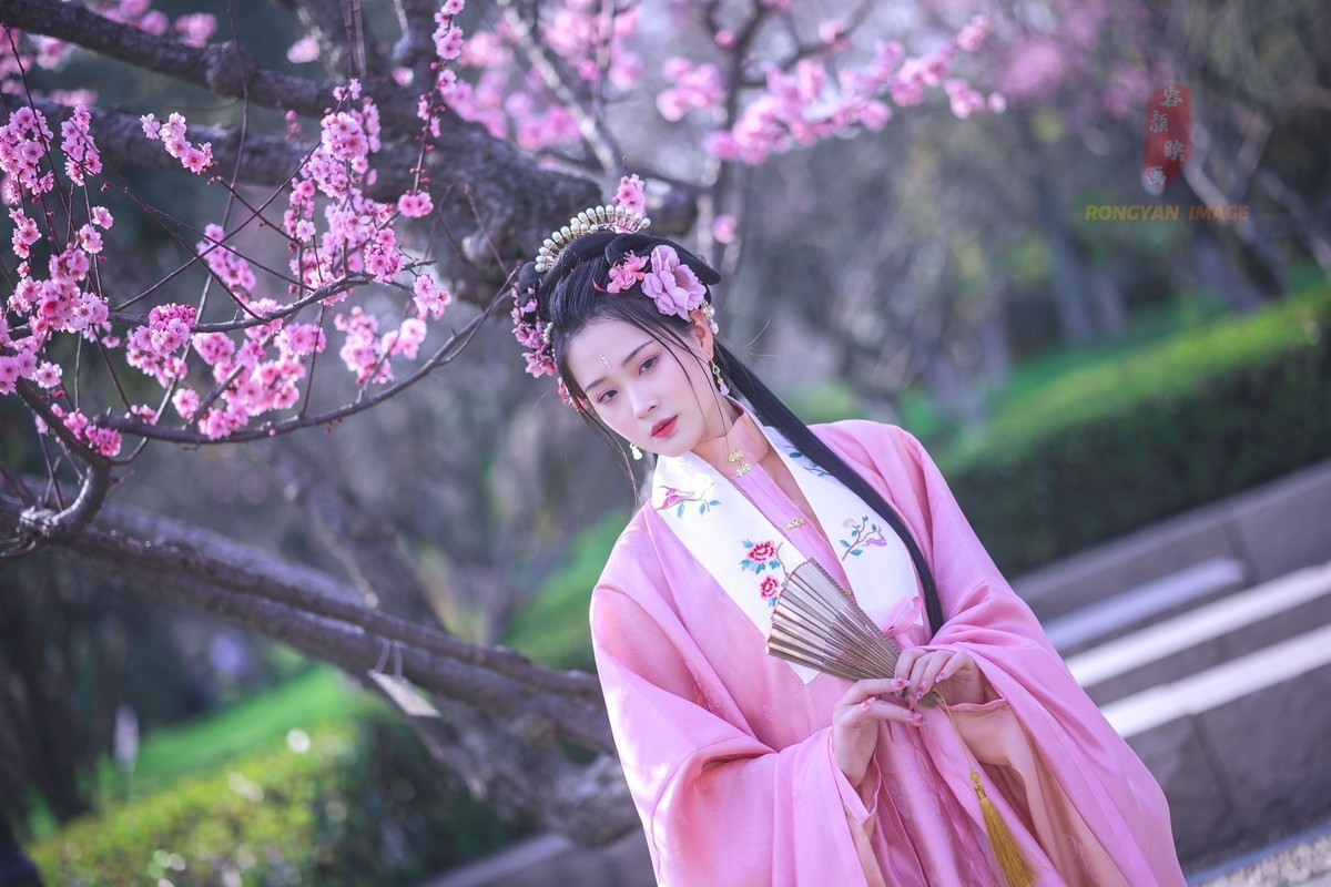 EOS R6+永诺RF 85 1.8 拍的汉服小姐姐