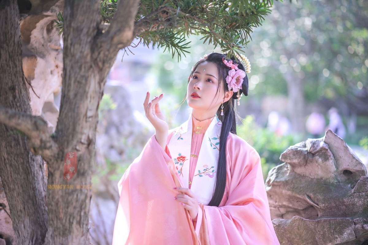 EOS R6+永诺RF 85 1.8 拍的汉服小姐姐