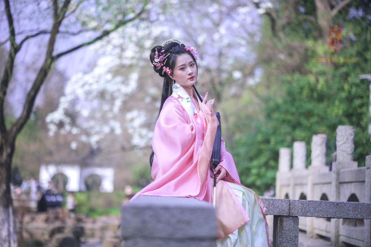 EOS R6+永诺RF 85 1.8 拍的汉服小姐姐