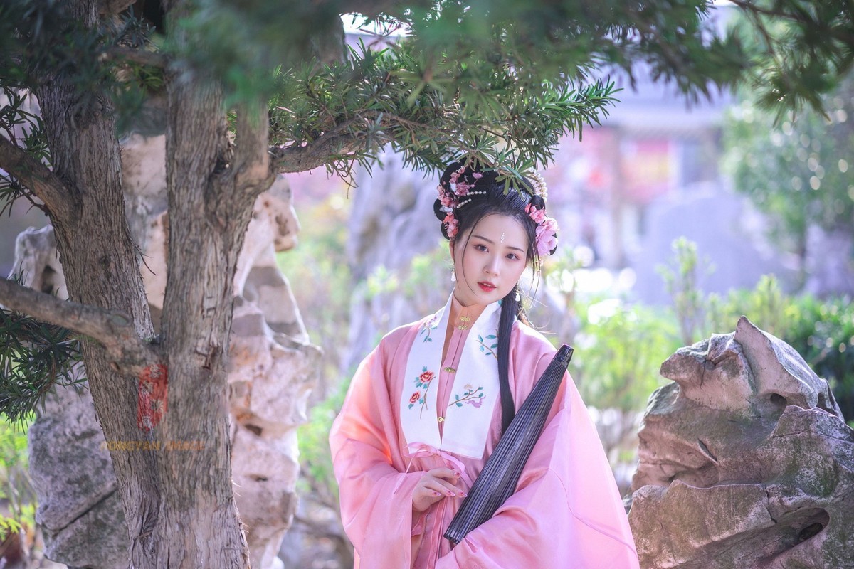 EOS R6+永诺RF 85 1.8 拍的汉服小姐姐