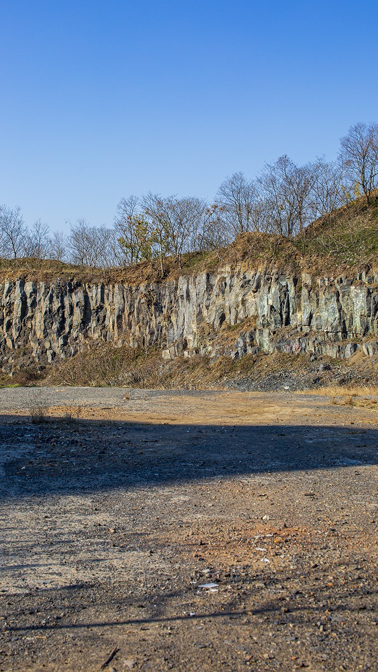 南京六。合西阳山矿坑石柱林