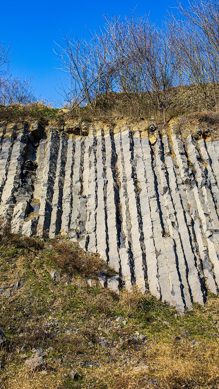 南京六。合西阳山矿坑石柱林