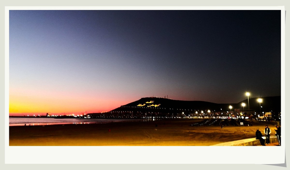 携“阿加迪尔随拍”-- 祝师友兔年吉祥，健康平安！！！