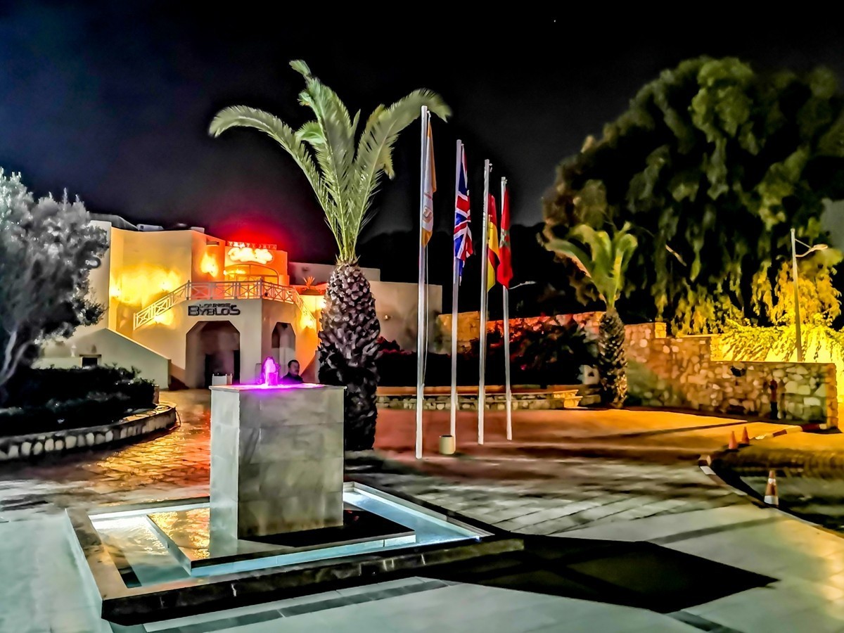 携“阿加迪尔随拍”-- 祝师友兔年吉祥，健康平安！！！