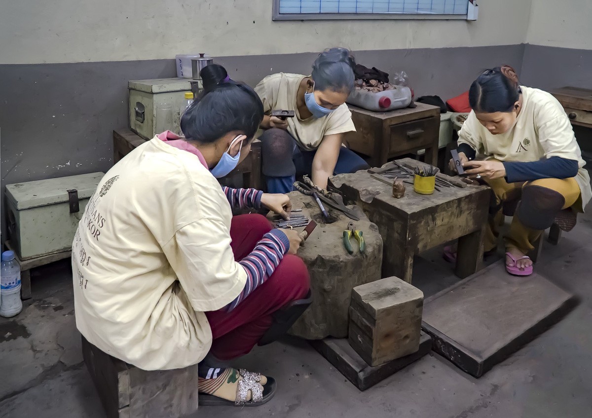 外国风情（34）-----柬埔寨特种技校（失语）的学生们