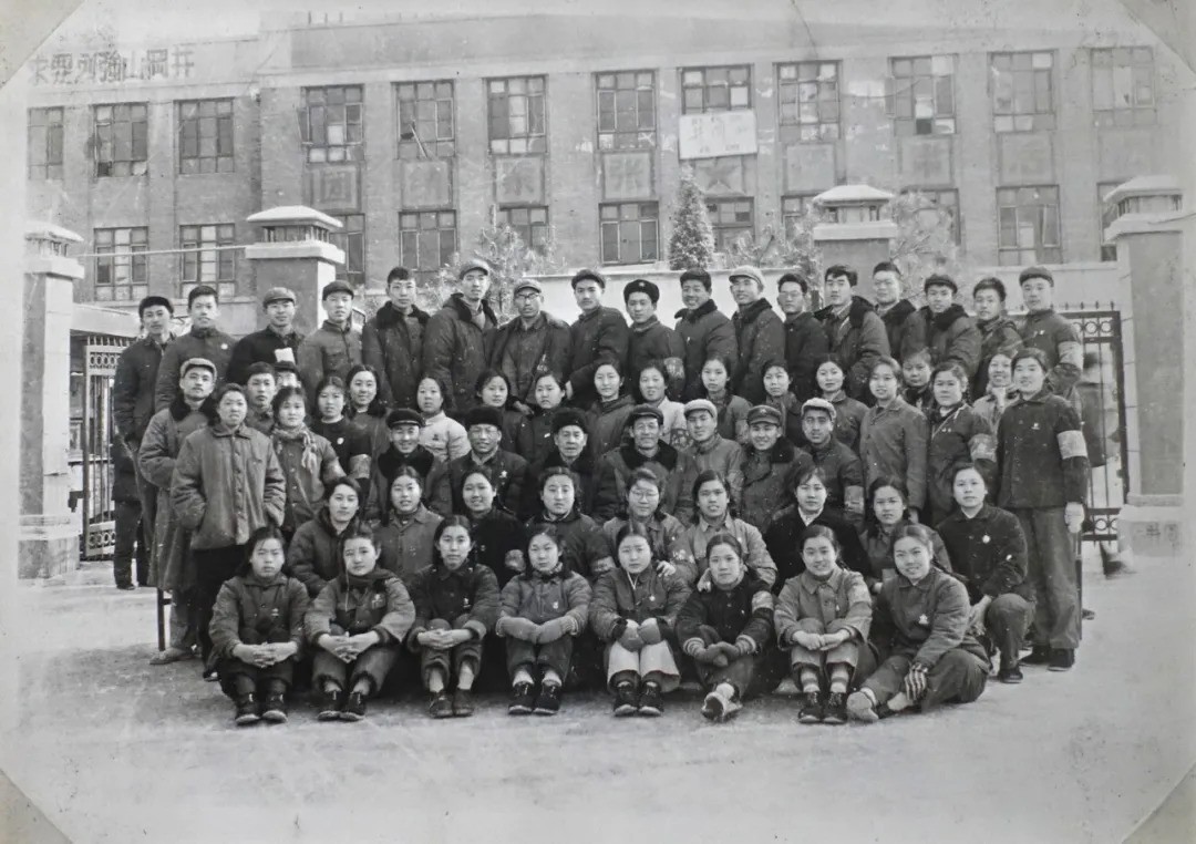 50年前，他用影像记载了我国第一座芯片制造厂的兴衰。