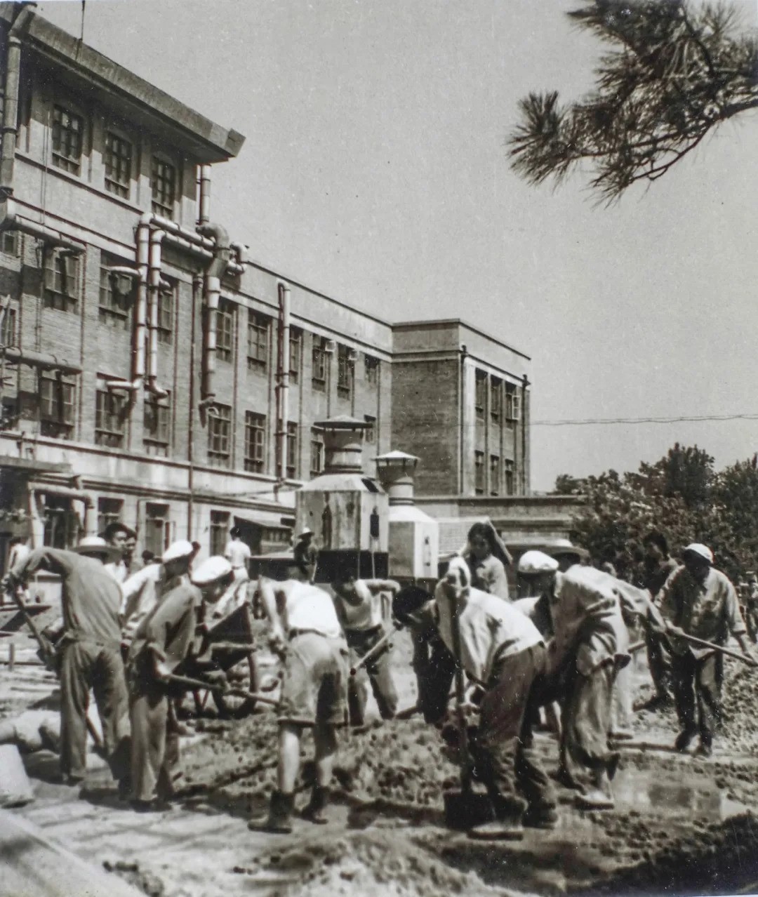 50年前，他用影像记载了我国第一座芯片制造厂的兴衰。