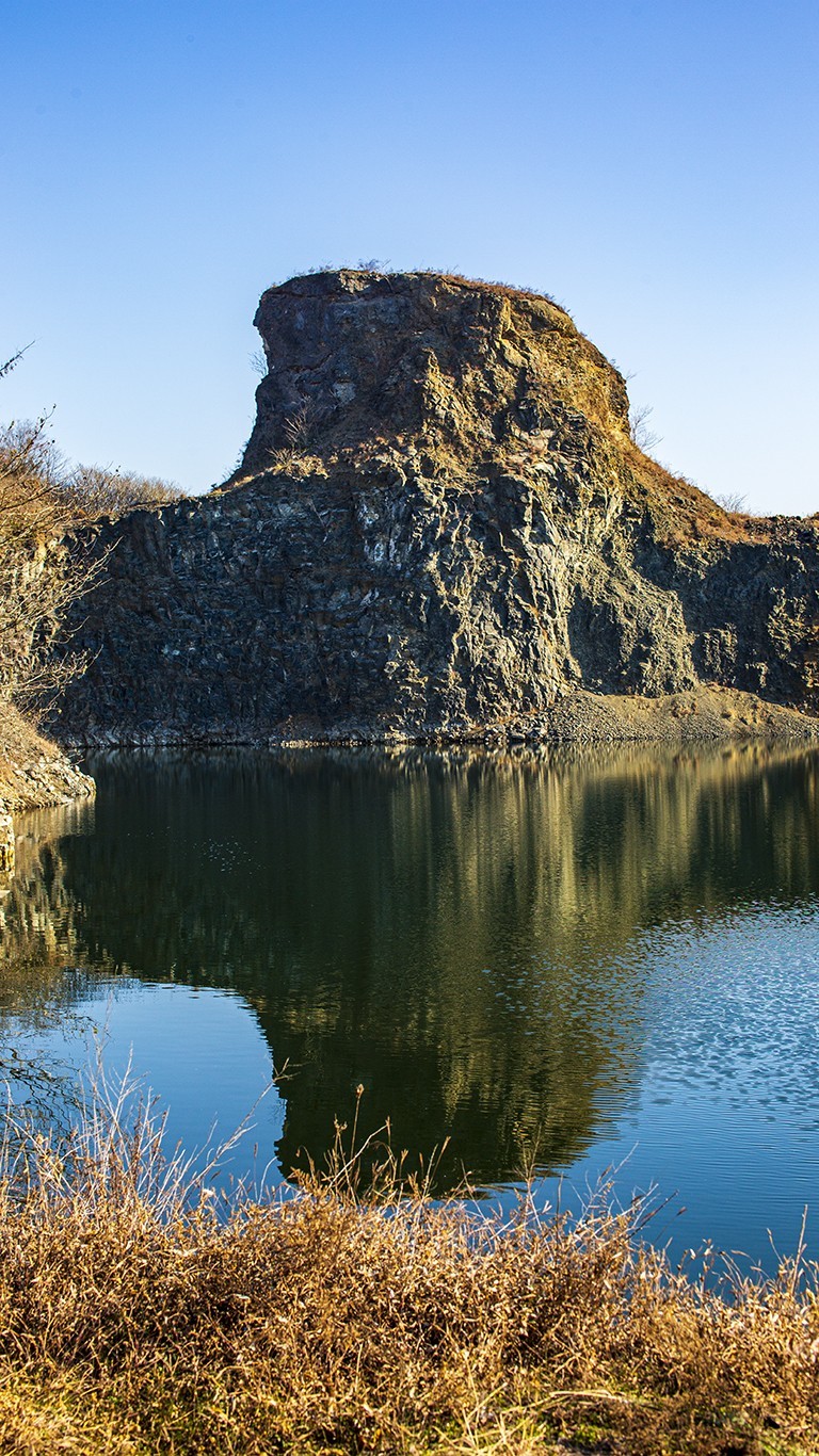 南京六。合西阳山矿坑石柱林