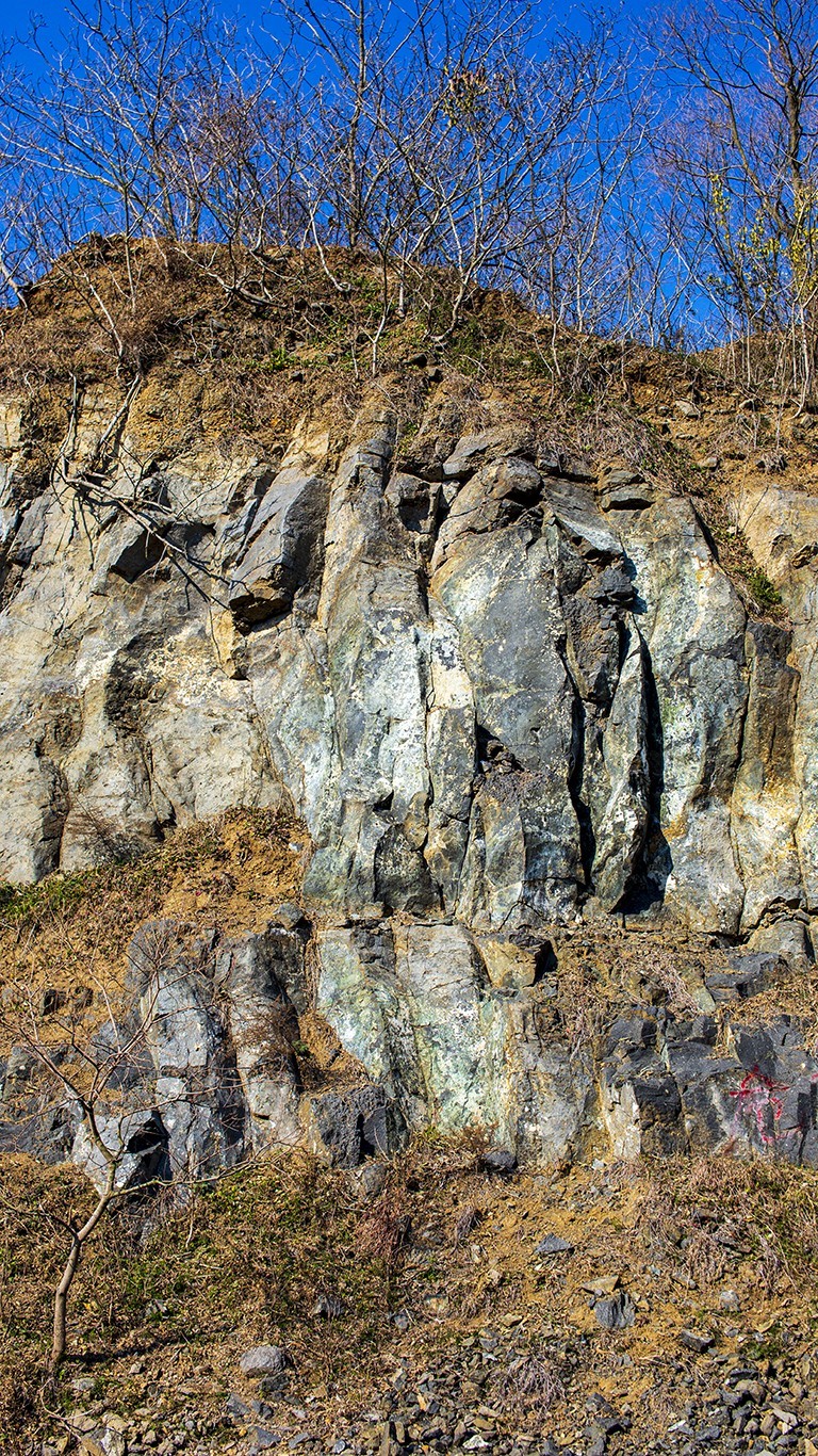 南京六。合西阳山矿坑石柱林