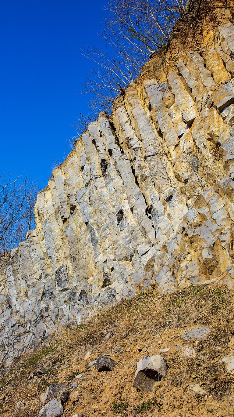 南京六。合西阳山矿坑石柱林
