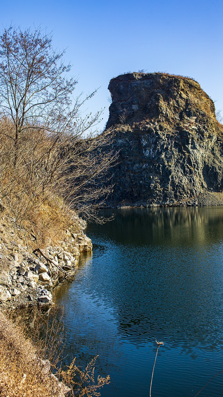 南京六。合西阳山矿坑石柱林