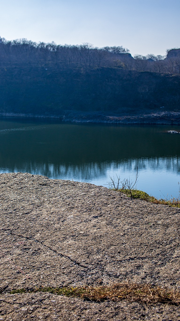 南京六。合西阳山矿坑石柱林