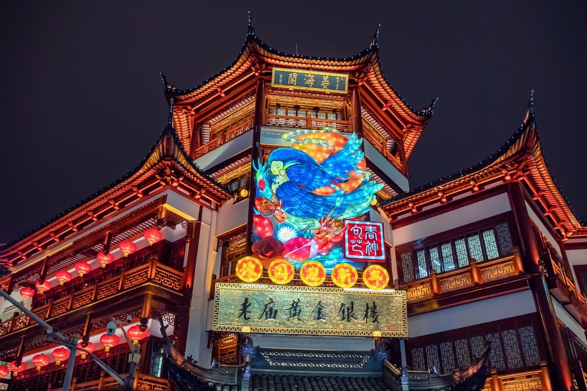 手持夜拍豫园灯会外圈