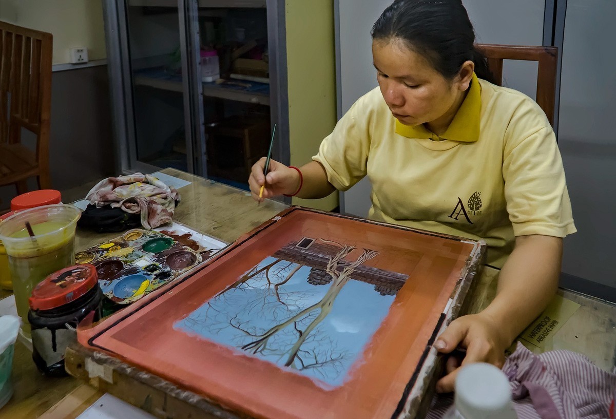 外国风情（34）-----柬埔寨特种技校（失语）的学生们