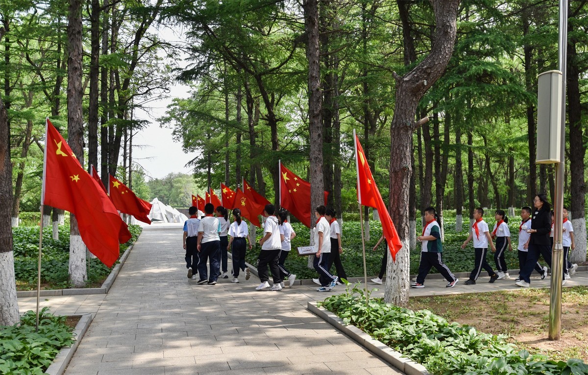 缅怀，敬仰，崇敬
