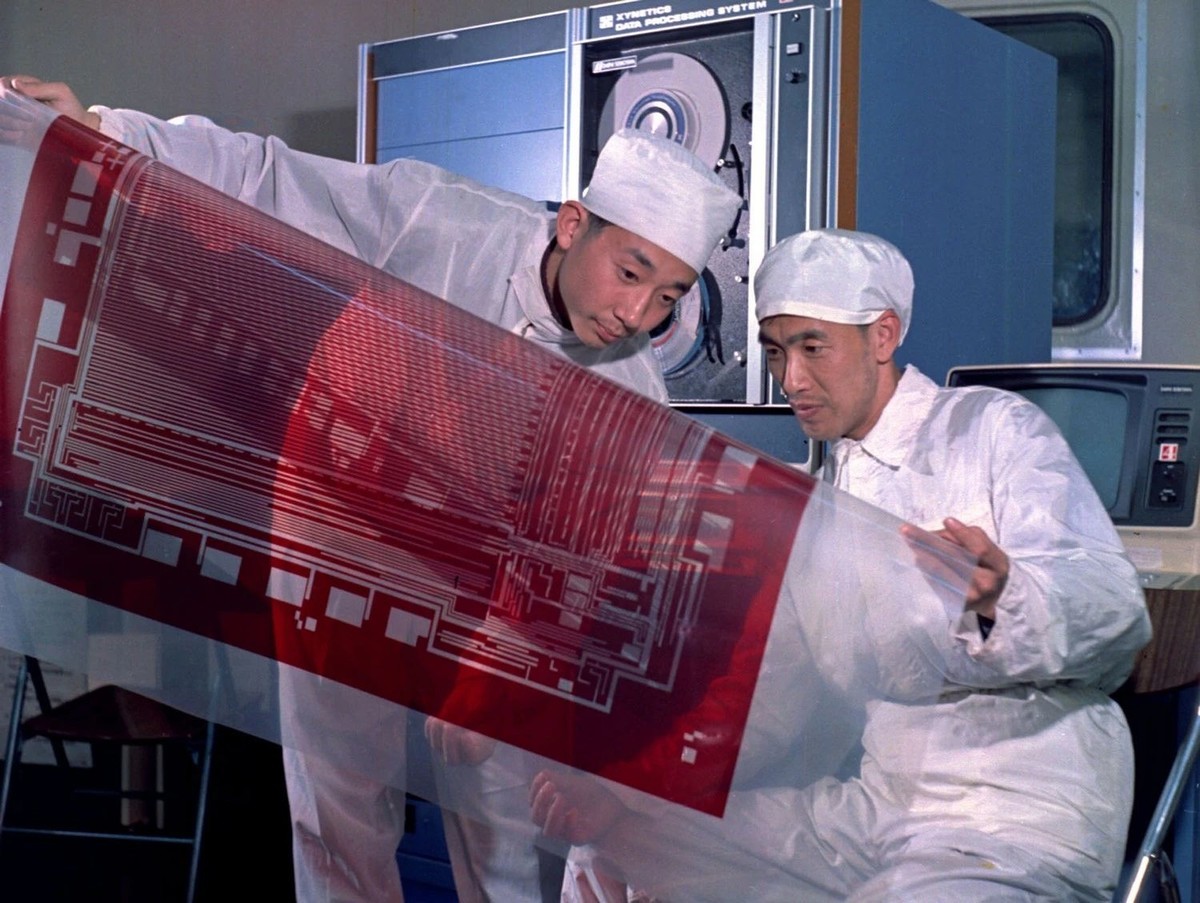 50年前，他用影像记载了我国第一座芯片制造厂的兴衰。