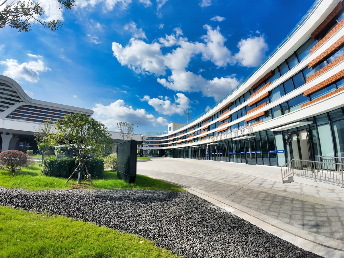 安徽实现县县通高铁，皖南宁国市高铁于10月11日正式通车！（大疆ACT4拍摄）