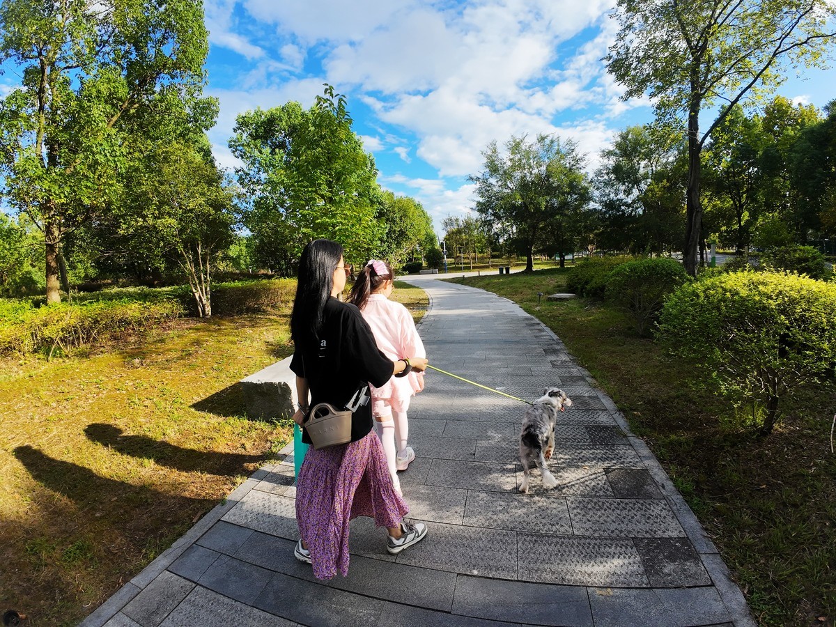 安徽实现县县通高铁，皖南宁国市高铁于10月11日正式通车！（大疆ACT4拍摄）