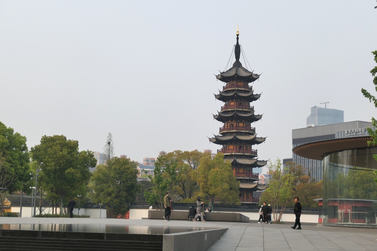 【上海龙华宝塔】——摄于上海龙华寺